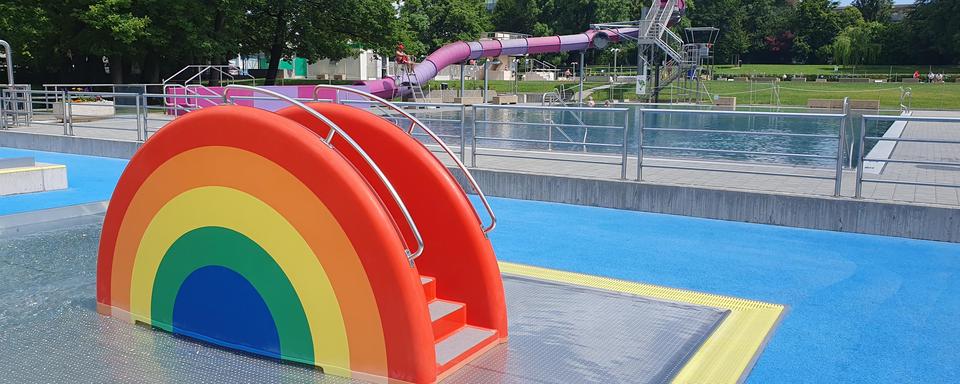 La piscine publique du Lignon à Genève. [RTS - Xavier Bloch]