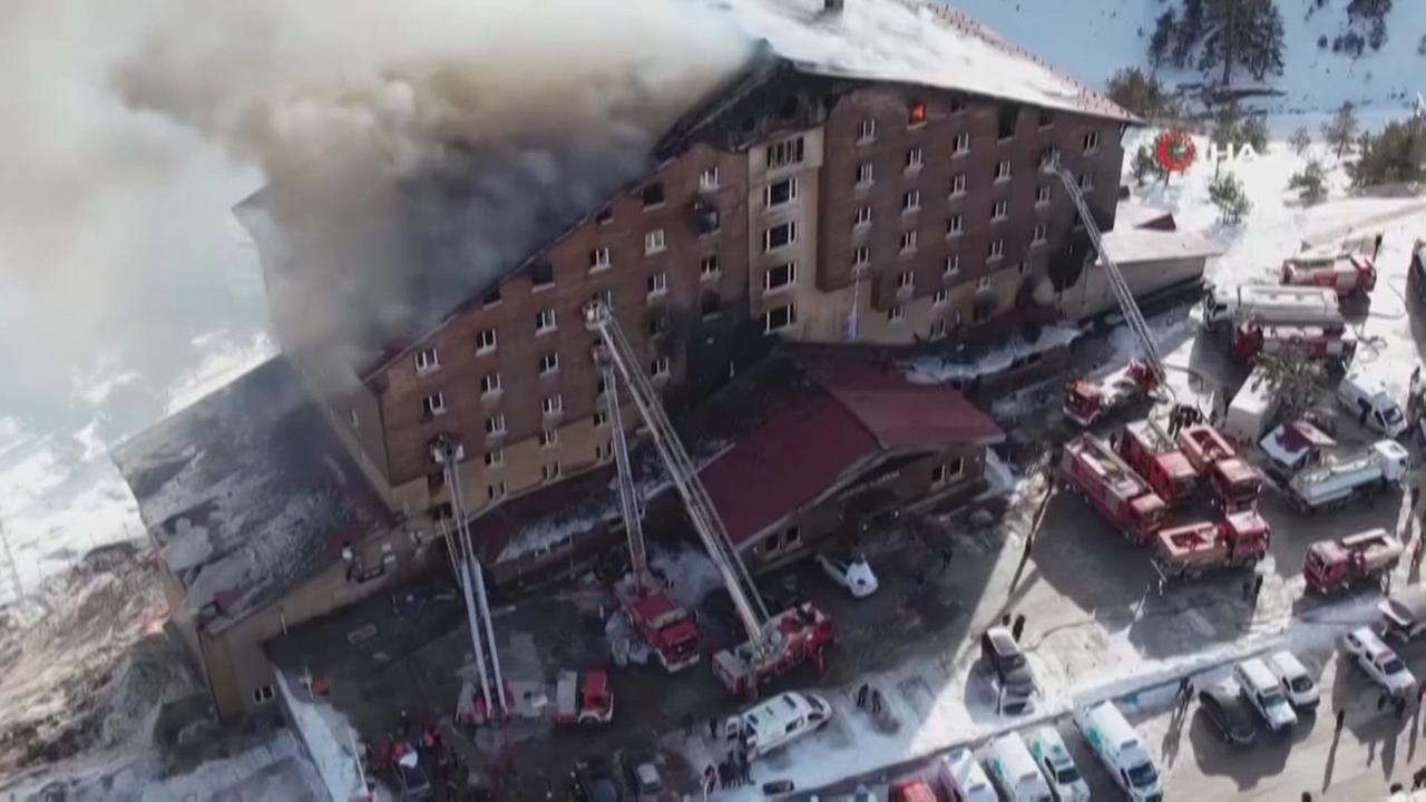 Au moins 66 personnes sont mortes dans l'incendie d'un hôtel dans une station de ski du centre de la Turquie