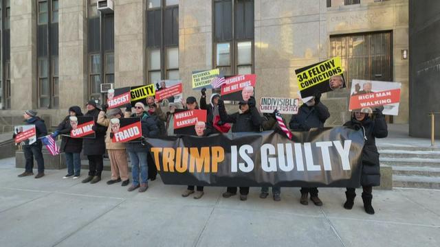 Manifestations de pro et anti-Trump devant le tribunal de New York