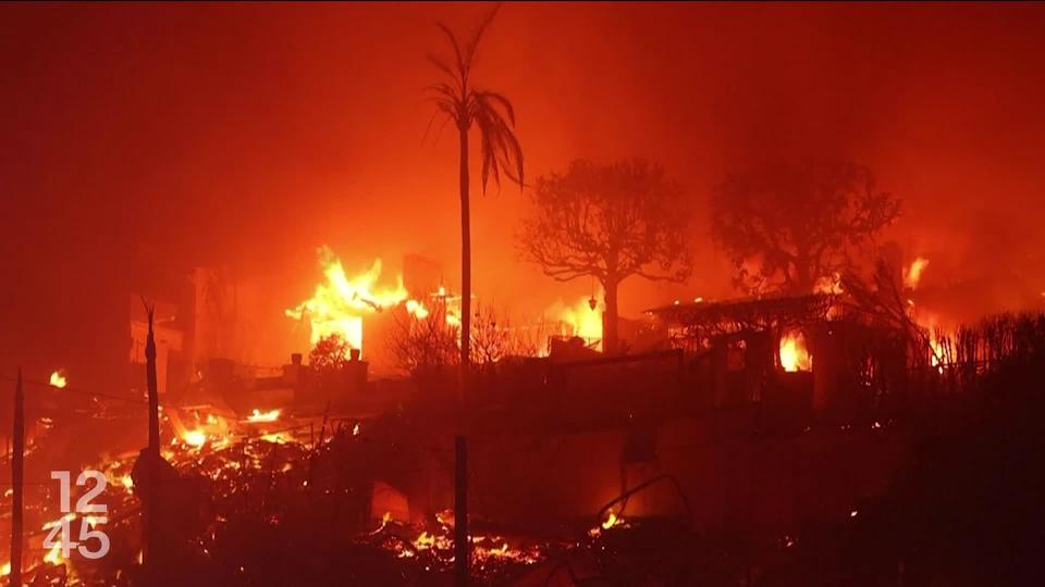 Important incendie en Californie, 30000 personnes forcées d'évacuer leurs maisons près de Los Angeles