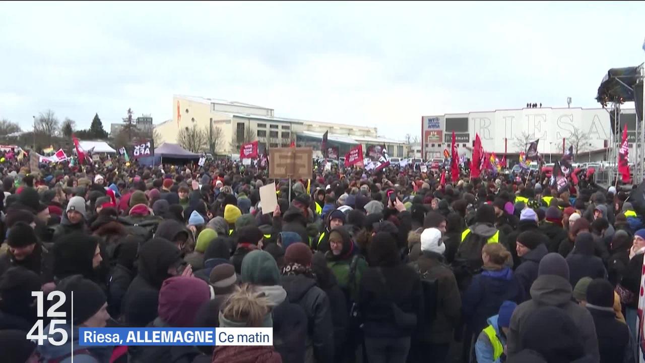 Des milliers de personnes manifestent contre le congrès de l’AFD.