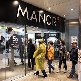 Manor réorganise sa structure pour accompagner le passage de la vente en magasins au commerce en ligne. [Keystone - Ennio Leanza]