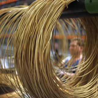 Des câbles de cuivres dans l'usine de Swissmetal à Dornach (SO). [Keystone - Gaetan Bally]