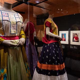 Une photo de l'exposition "Frida Kahlo, au-delà des apparences" à Paris. [AFP - Riccardo Milani / Hans Lucas]