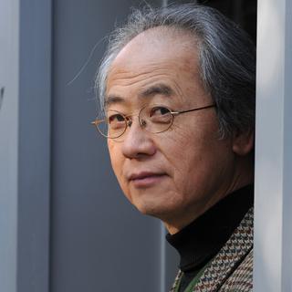 Portrait de l'écrivain Akira Mizubayashi.