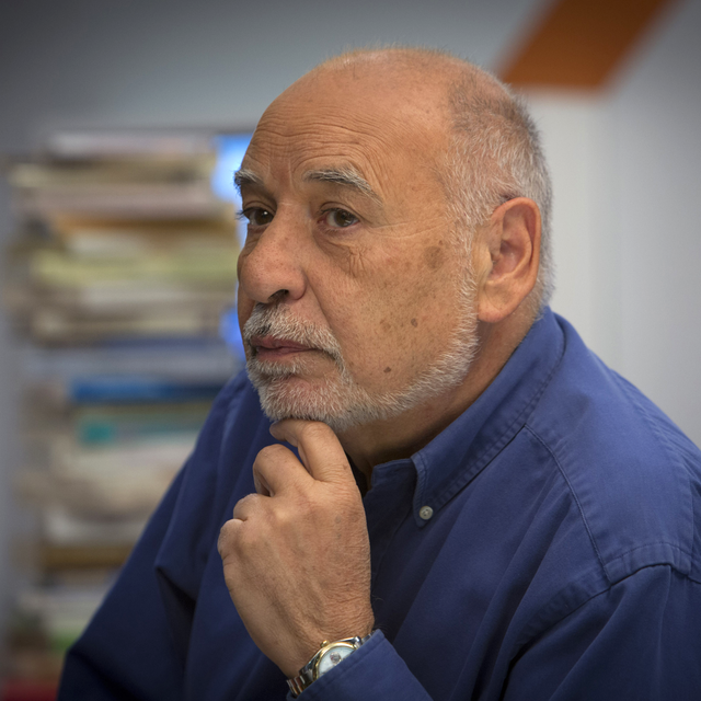 L'auteur Tahar Ben Jelloun sur le plateau de la Puce à l'oreille au Salon du livre 2014.