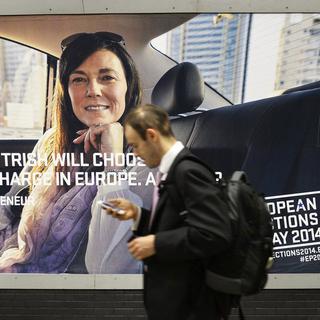 En Grande-Bretagne, de grandes affiches font la promotion des élections.