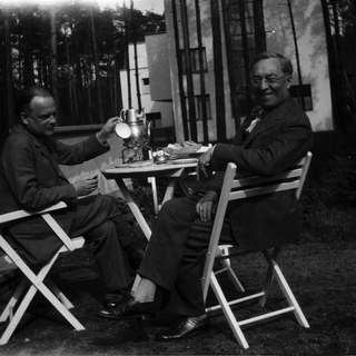 Paul Klee et Wassily Kandinsky, Burgkühnauerallee 6-7, Dessau, 1929, Photographe: Nina Kandinsky?
