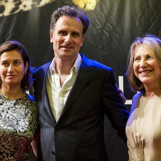 De gauche à droite, Emmanuelle Devos, Frédéric Mermoud et Nathalie Baye sur le tapis rouge de Locarno pour la projection du film "Moka".