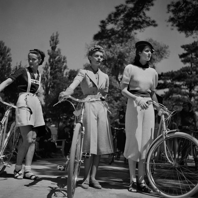 Le vélo, instrument d'indépendance pour la gent féminine.