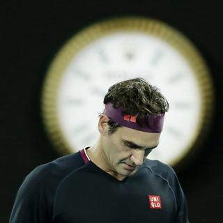 Roger Federer est touché au genou droit.