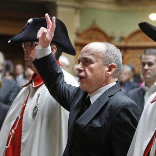 Ueli Maurer prête serment peu après son élection au Conseil fédéral le 10 décembre 2008.