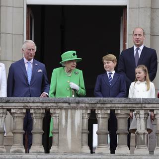 Apparition de la reine au balcon de Buckingham.