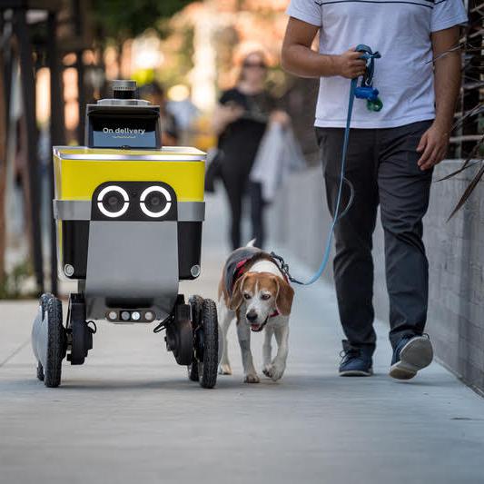 La société américaine Uber expérimente la livraison de repas à domicile par des robots autonomes en Californie, aux États-Unis.