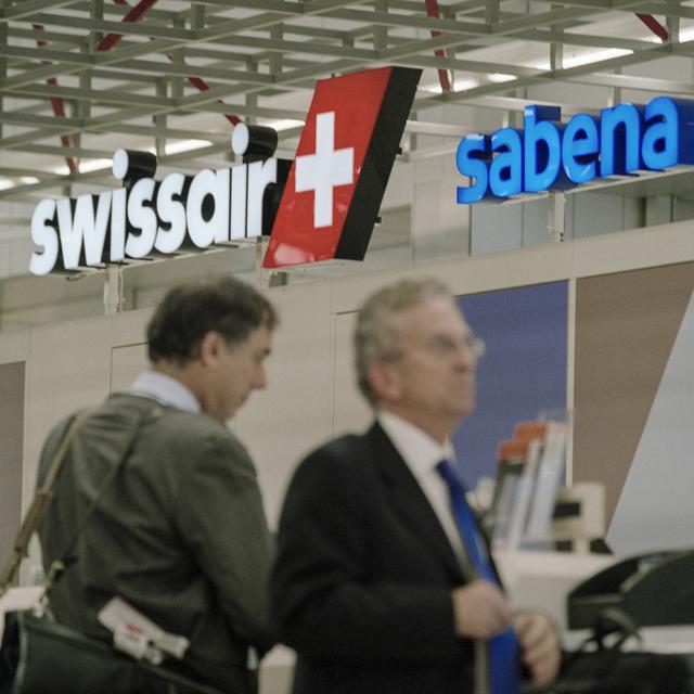 Les compagnies d'aviation Swissair et Sabena à Genève-Cointrin, en septembre 1999.