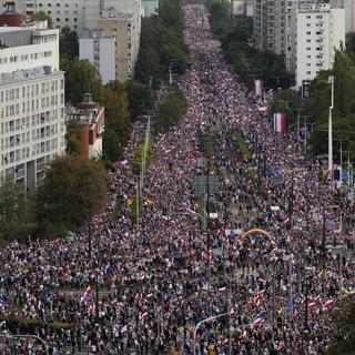 En Pologne, la plus grande manifestation de l’histoire a marché contre le gouvernement nationaliste le 01.10.2023.