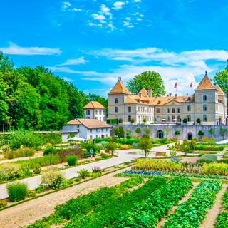 Château de Prangins et jardins environnants dans la ville suisse Nyon.