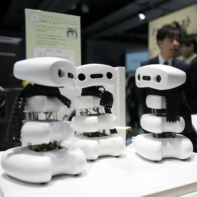 Les robots de communication "empathique" Talking-Bones' en présentation au Miraikan, le musée japonais de l'innovation.