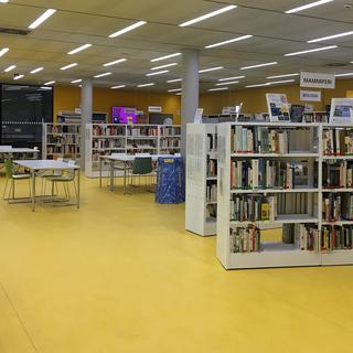 Premier étage de la bibliothèque La Filanda de Mendrisio, au Tessin.