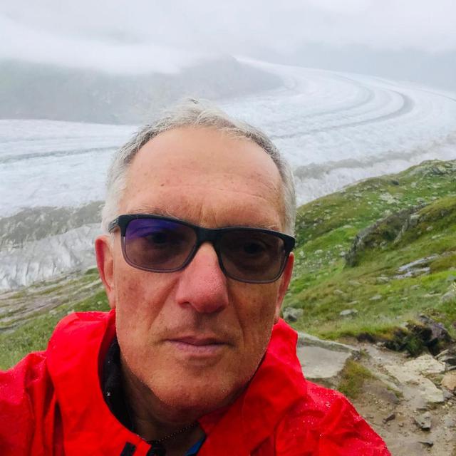 Guy Mettan au dessus du glacier d'Aletsch