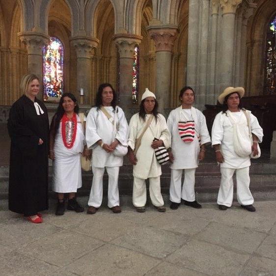 Une délégation de cinq Indiens Kogis, peuple autochtone du nord-est de la Colombie à la Cathédrale de Lausanne, septembre 2023.