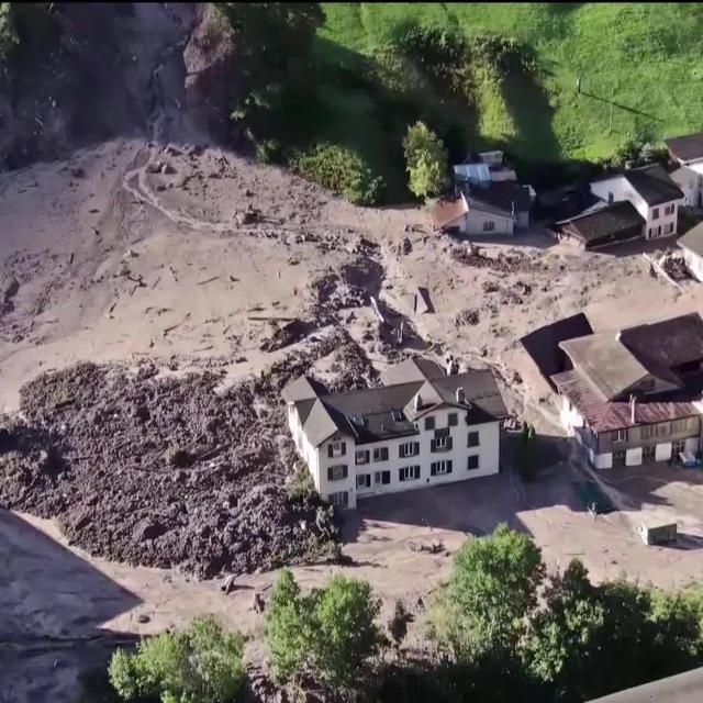 Le village de Schwanden (GL) reste sous la vigilance des autorités après des glissements de terrain qui ont eu lieu ce week-end