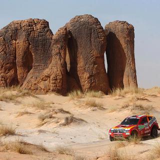 Luc Alphand et son co-pilote Gilles Picard, lors du Rallye Dakar 2007 [AP/Keystone - Bernard Papon]