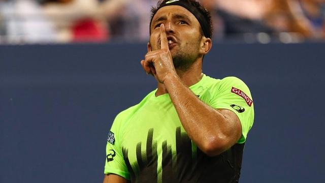 epa04370119 Marinko Matosevic of Australia reacts after losing a point against Roger Federer of Switzerland during the 2014 US Open Tennis Championship at the USTA National Tennis Center in Flushing Meadows, New York, USA, 26 August 2014. The US Open runs until 08 September, a 15-day schedule. EPA-JOHN G. MABANGLO- 222464045