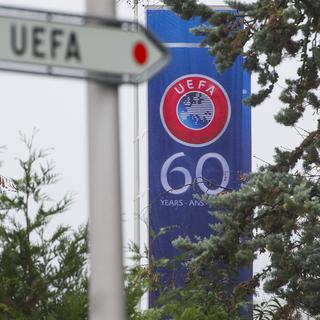 La police fédérale a perquisitionné le siège de l'UEFA suite aux révélations des "Panama Papers". [Keystone - Jean-Christophe Bott]